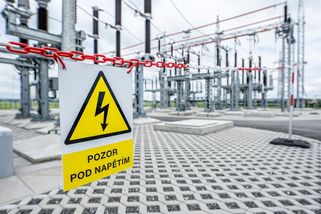 Platby za distribuci elektřiny se budou měnit. Nejprve podnikům, později domácnostem